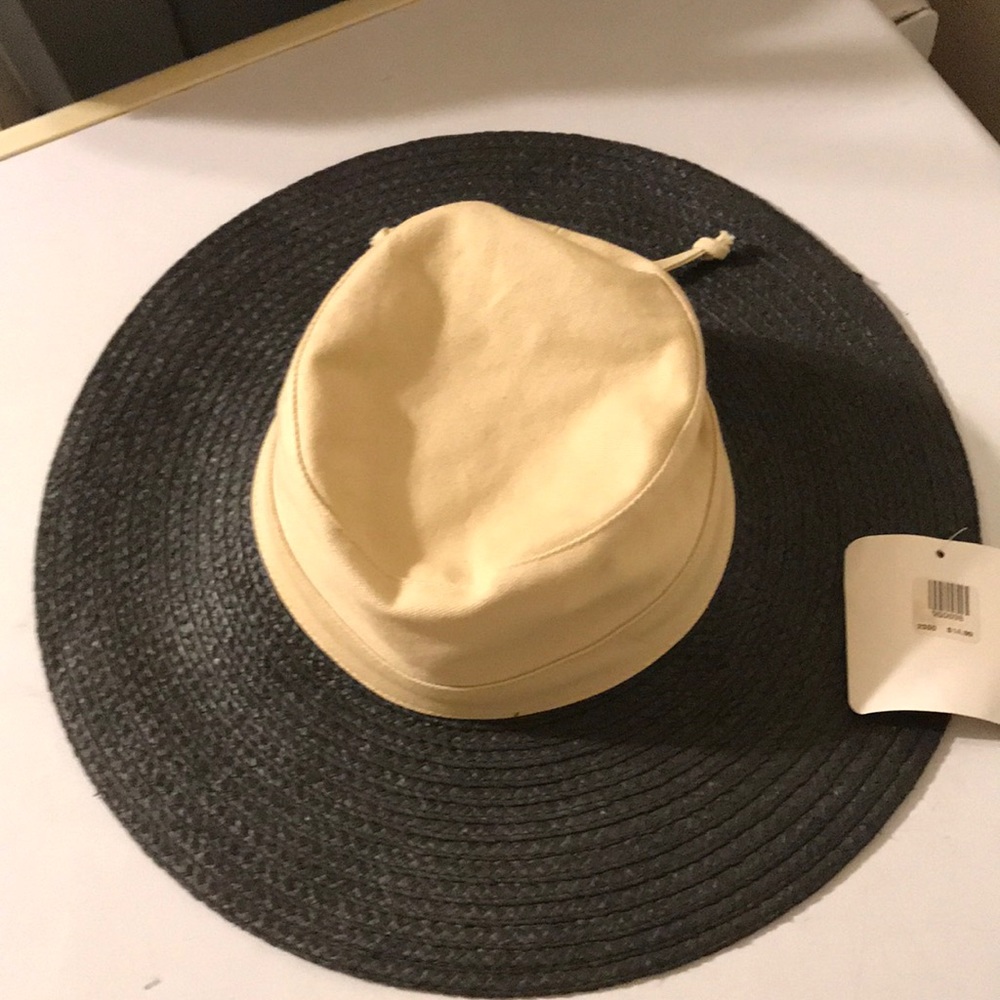 Straw hats Old Navy/Cappelli